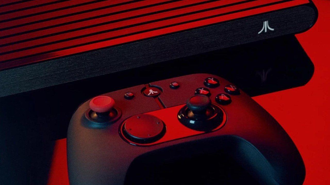 The Atari VCS console with its modern controller (photo: The Verge).