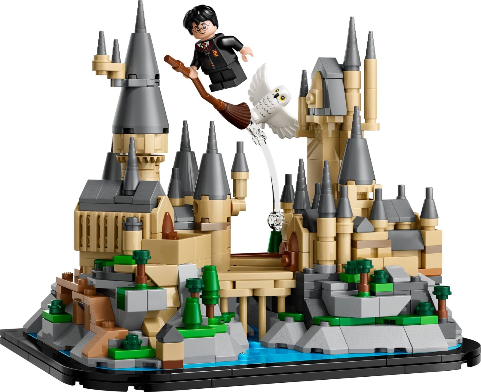 Official LEGO product still of Mini Hogwarts Castle (40975). Harry and Hedwig fly over a 700-piece microscale school. The LEGO Group.